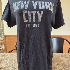 Gildan Black 'New York City' Tee
